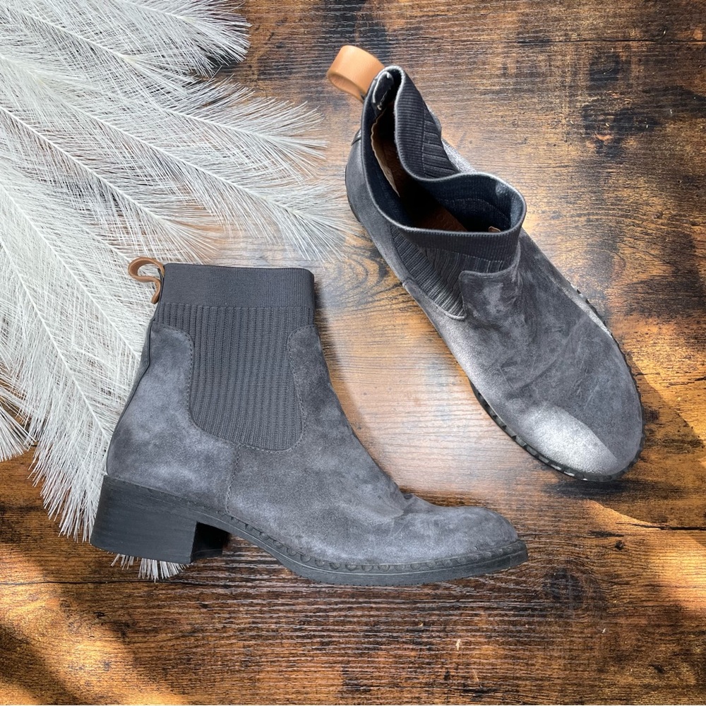Gentle Souls Best Chelsea Boots- Charcoal Suede